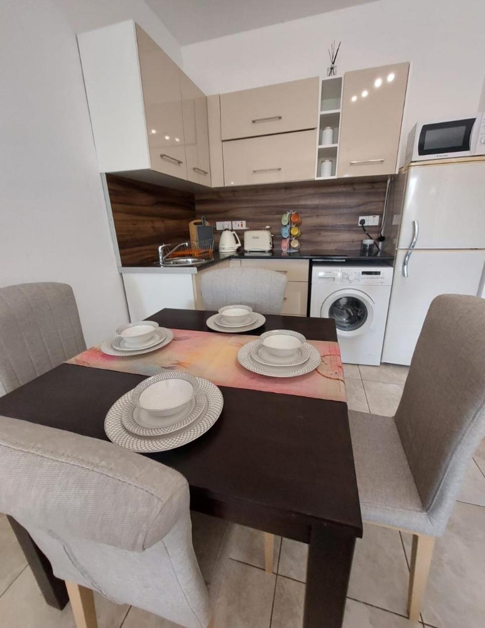 Joanne'S Cosy 1 Bdrm Apt Paphos Exterior foto